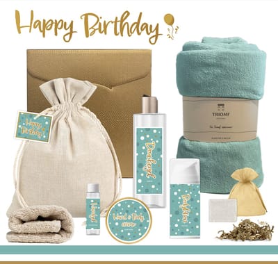 Geschenkset “Happy Birthday!” - 8 producten - 1210 gram - Triomf Cosmetica | Luxe Wellness Set voor haar Cadeau Pakket Douchel Giftset Verjaardag Feestje Gefeliciteerd Vrouw Vriendin Meisje Gift Set Fleece deken Welness pakket Turquoise