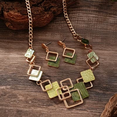 My Sweet Romance® 2-delige Dames Sieradenset – Gold & Sage – Ketting & Oorbellen.