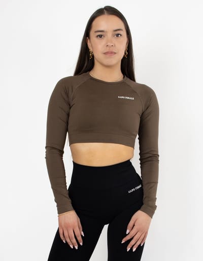 Eternity Long Sleeve Crop Top | CAPO FINALE - T-shirt crop top | S | Kleur Coffee | Sportkleding | Activewear | Gymkleding | Fitnesskleding | Sportoutfit | Fitness | Hardlopen | Crossfit | Yoga | Pilates | Krachttraining
