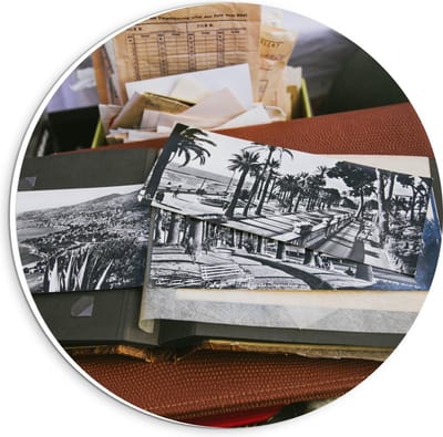 Forex Wandcirkel - Tekenboek zwart/wit  - 20x20cm Foto op Wandcirkel (met ophangsysteem)