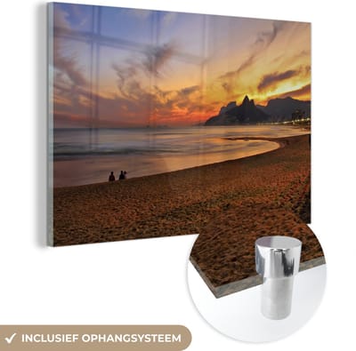 ® Glasschilderij 180x120 cm - Schilderij acrylglas - Het Zuid-Amerikaanse Ipanema-strand in Brazilië bij zonsondergang - Foto op glas - Muurdecoratie woonkamer - Wanddecoratie slaapkamer - Schilderijen
