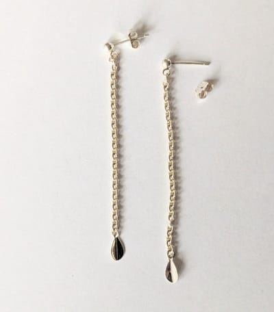M-apART-zilveren-handgemaakte-lange-studs-oorbellen