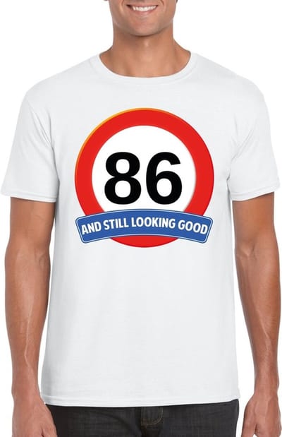 86 jaar and still looking good - t-shirt met verkeersbord print - wit - voor heren - verjaardag cadeau - party - feestartikelen 86 jarige S
