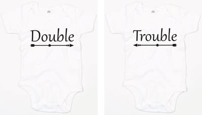 Baby Romper set Double Trouble 3-6 maand - Wit - Rompertjes baby met tekst - Rompertjes voor tweeling