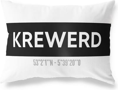Tuinkussen KREWERD - GRONINGEN met coördinaten - Buitenkussen - Bootkussen - Weerbestendig - Jouw Plaats - Studio216 - Modern - Zwart-Wit - 50x30cm