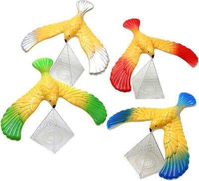 4 stks zwevende vogel willekeurige kleur balancing vogel met piramide basis adelaar balanceren vogel magische - speelgoed cadeau voor kinderen .
