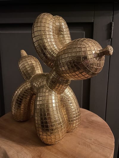 Hond / ballonhond | Goud | Disco thema Balloon | Ballon | Ballonnen | Woonaccessoires | Woonaccessoire | Decoratief | Deco | Decoratie | Sfeer | Interieur | Wonen | Woon | Woning | Inrichting | Woninginrichting | Parel | Vrouwen | Mannen | Gaaf