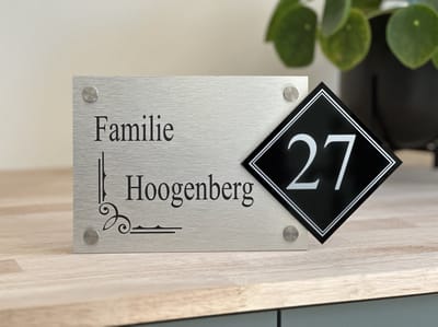 Naambordje voordeur | corner | Rvs look | 15x28cm | Huisnummer | RVS afstandhouders