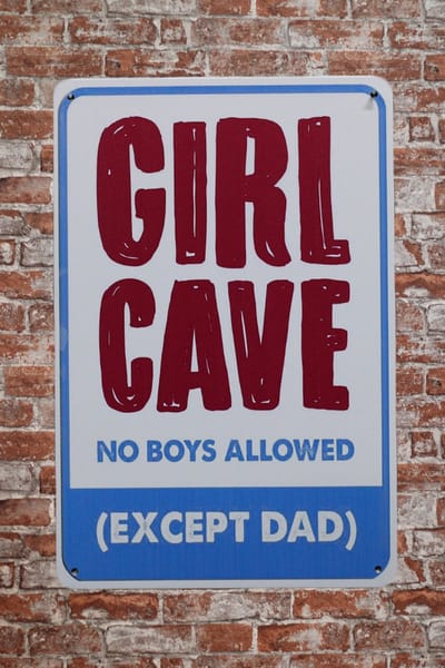 Wandbord - Girl cave - Retro - Vrouwen - Metalen wandbord - Women - Decoratie - Metal sign - Bar decoratie - Tekst bord - Metalen borden - Mancave - Wand Decoratie - Metalen bord - 20 x 30 cm - Cave