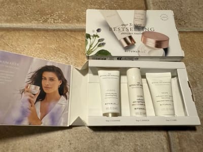 Rituals - Namaste - Conscious Skincare - Cleansing Foam 20 ml + Anti-Ageing Serum 10 ml + Anti-Ageing Day Cream 10 ml + Gift bag