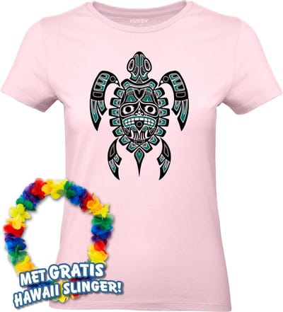 Dames t-shirt Nesian Trible Turtle | Toppers in Concert 2024 | Club Tropicana | Hawaii Shirt | Ibiza Kleding | Lichtroze Dames | maat XS