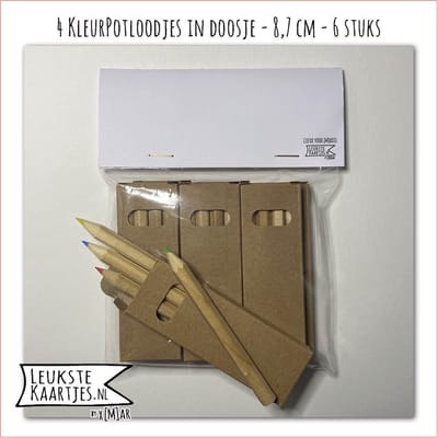 Uitdelers -> 6 doosjes met 4 Mini KleurPotloodjes 8,7 cm - No:01 (Wikkel wit - Kraft bruin kartonnen doosje, 4 kleuren Rood, Groen, Blauw, Geel) - LeuksteKaartjes.nl by xMar