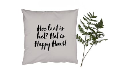 Sierkussens - Kussentjes Woonkamer - 50x50 cm - Quote - Taupe - Hoe laat is het? het is happy hour!