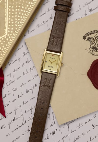 Timex Timex X Harry Potter Hailey Hogwarts Quartz Analoog Horloge Bruin En Goudkleurig Kast Gemaakt Van 100% Loodarm Messing En Een Armband Van 100% Leer 24 TW2Y75700YH