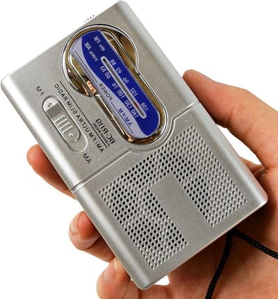 Draagbare AM-FM-radio - Compacte radio - Muziek luisteren - Werkt op batterijen - Compact formaat - Zwart