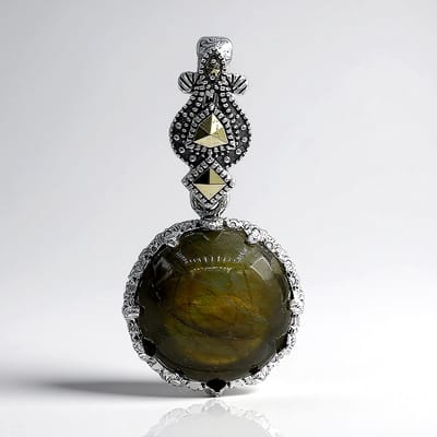 Cavill - Zilveren hanger 925 Sterling met 9,8 ct Labradoriet en 12 vintage Oostenrijkse marcasieten - Bohemian stijl 34x17 mm