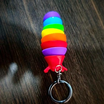 1 st Mini Slak Fidget Speelgoed met Sleutelhanger, Schattige Rups Vorm Stressverlichter Bureau Speelgoed Sensorisch Speelgoed voor Kinderen en Volwassenen rood