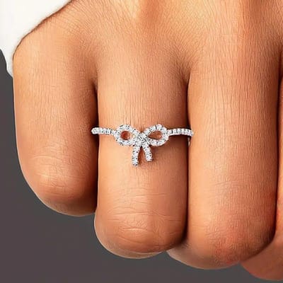 Huitan Fijne Glanzende Strik Ring Dames Verlovingsaccessoires met Schitterende Kubieke Zirconia Sierlijke Zoete Dame Dagelijkse Sieraden 9 brown