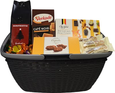 Koffiezz kerstpakket mand met kerstkoffie chocolade koekjes en snoepjes