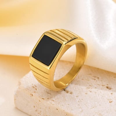 Retro Zwarte Steenzegelring voor Dames, Modieuze Gouden Kleur Roestvrij Staal Statement Ring, Gepolijst Vierkant Sieraden Cadeau 7 beige