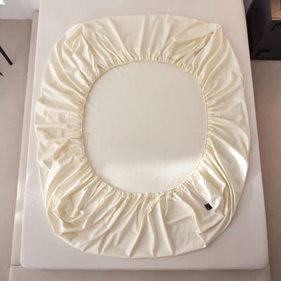 Hoeslaken Set 3-delig – Hoeslaken (160×200×30cm) + 2 Kussenslopen（48x74cm) – 100% Katoen S100 – Ademend & Antibacterieel-Vanilla Cream
