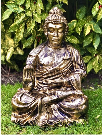 Boeddha handje klein goud 60 cm hoog - polyester - polyresin - polystone - hoogkwalitatieve kunststof - decoratiefiguur - interieur - accessoire - voor binnen - voor buiten - cadeau - geschenk - tuinfiguur - tuinbeeld
