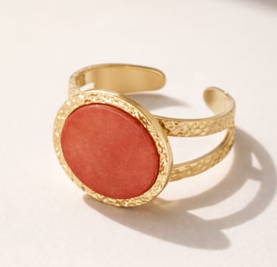 Lundholm luxe Ring Dames Goud Kleurig met Natuur Steen Rood Vintage - Verstelbare Ring One Size - Verstelbare Cuff Ring met Grote Natuursteen – Gold Plated PVD Elfride Serie