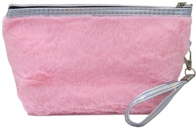 Een heerlijk zacht fluffy make-up tasje met polsbandje 24x13x8cm. Fijn om je lipstick, nagelknipper, tandenborstel, tandpasta of bijv. deo in te doen. Handig om neer te zetten naast de spiegel of om mee te nemen. Leuk voor jezelf of als cadeau.