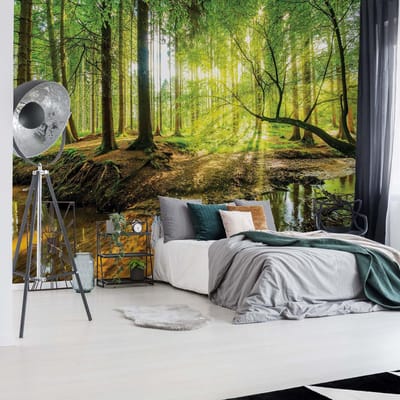 Fotobehang - Zonnig Bos met een Beek - Bomen - Natuur - Vliesbehang - 208 x 146 cm (2 behangvellen)