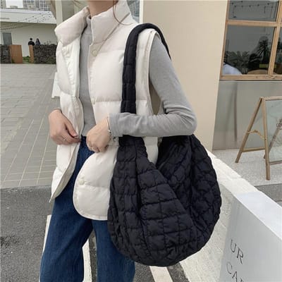 Niche en Veelzijdige Cloud Geplooide Onderarmtas, Een Casual Dumplingtas, Een Schoudertas Crossbodytas, en Een Vrouwelijke Tote zwart