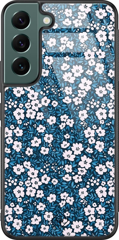 Casimoda® hoesje - Geschikt voor Samsung Galaxy S22+ - Bloemen Blauw - Luxe Hard Case Zwart - Backcover telefoonhoesje - Blauw