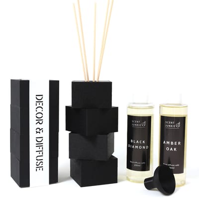 Zwarte Geurstokjeshouder Structuur – Luxe Diffuser Set Amber Oak en Black Diamond – Navulbare Geurstokjes 400 ml – Stijlvol Huisparfum Cadeau