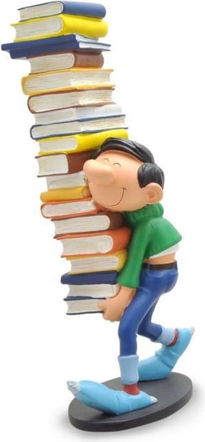 Beeldje Guust Flater met boeken