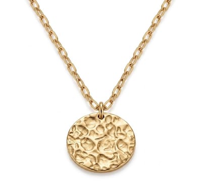 Goudkleurige ketting voor dames – minimalistische ketting met ronde gehamerde hanger – elegante schakel ketting met moderne uitstraling
