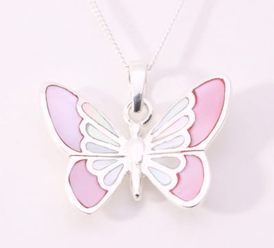 Zilveren vlinder hanger met roze en witte parelmoer aan ketting