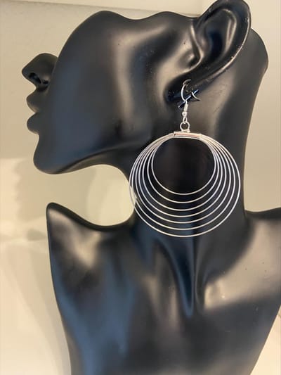 Ronde zilverkleurige oorhangers | | Make up | Parfum | Moederdag | Verjaardagscadeau| Cadeautje| Valentijnsdag| Kado | sieraden | vaderdag | oorbellen | oorsieraden