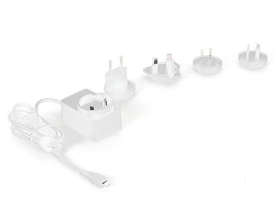 HQ-Power Compacte lader met micro-USB-aansluiting, met 4 reisstekkers, geschikt voor Australië, Europa UK en US, 5 V 2.5 A 12.5 W, zeer laag energieverbruik, compact ontwerp, ideaal voor onderweg, kabel 150 cm, wit