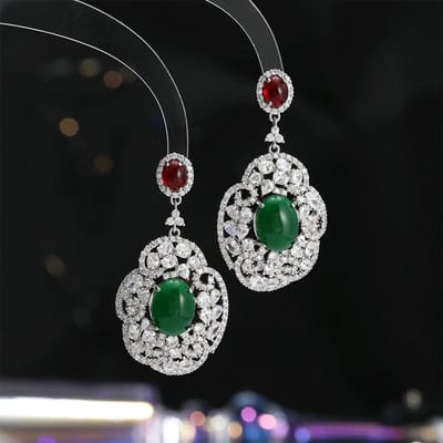 Dames Licht Luxe Design Elegante Ingezette Zirkoon Lange Oorbellen Modieus En Veelzijdig Niche Design Oorbellen white