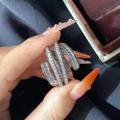 Europese en Amerikaanse Luxe Atmosferische Ringen Geometrische Lijnen Volledige Diamant Zirkoon Ringen voor Dames No. 8 gray