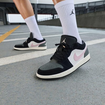 Air Jordan 1 Low SE 'Black Iced Carmine Iron Grey' 45.5 white