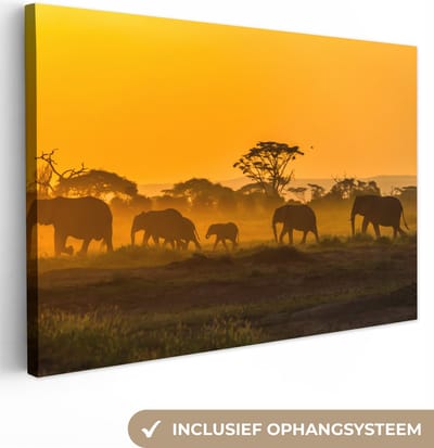 OneMillionCanvasses - Canvas - Olifant - Kudde - Zonsopkomst - Mist - Savanne - Kamer decoratie - Canvas schilderij - 90x60 cm