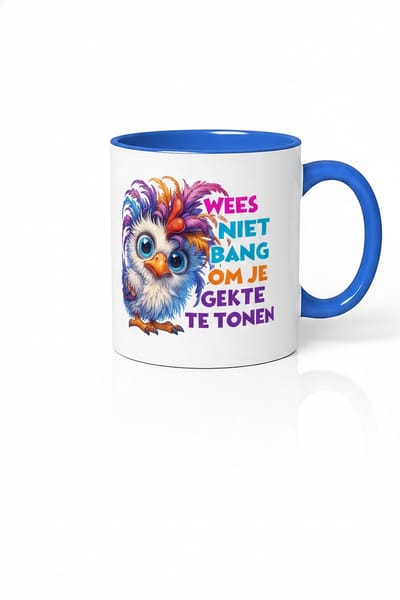 Grappige Mok met Tekst 'Wees Niet Bang Om Je Gekte Te Tonen' – Gekke Kip Regenboogletters – Cadeau Vriendin Collega – Wit met Blauw – Keramiek 330 ml