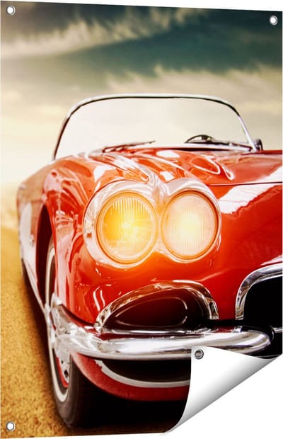Gards Tuinposter Oude Rode Auto - Retro - 60x80 cm - Tuindoek - Tuindecoratie - Wanddecoratie buiten - Tuinschilderij