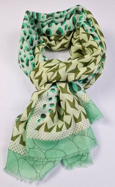 Zomersjaal met print en mooie zachte stof 50% katoen met 50 % viscose / 6 kleuren