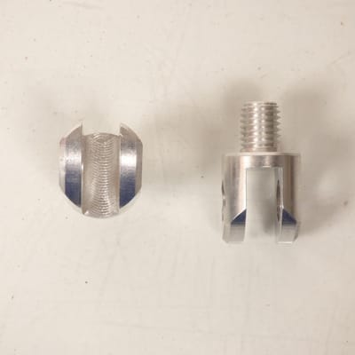 Chape de repose pied Mad pour Moto Suzuki 600 GSXR SU03 / M12 pas 1.75 Neuf