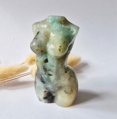 Caribbean Calciet vrouwenbeeldje 8 cm (#28) – handgeslepen edelsteen goddess carving