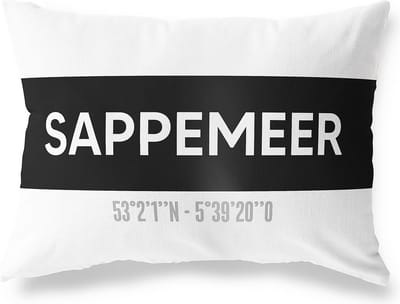Tuinkussen SAPPEMEER - GRONINGEN met coördinaten - Buitenkussen - Bootkussen - Weerbestendig - Jouw Plaats - Studio216 - Modern - Zwart-Wit - 50x30cm