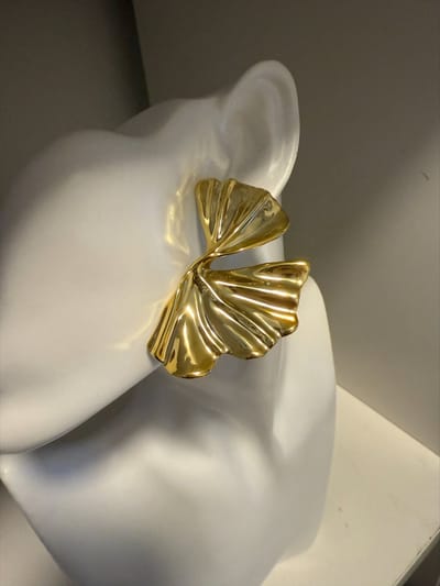 Goudkleurige oorknoppen blad 3 | | Make up | Parfum | Moederdag | Verjaardagscadeau| Cadeautje| Valentijnsdag| Kado | sieraden | vaderdag | oorbellen | oorsieraden