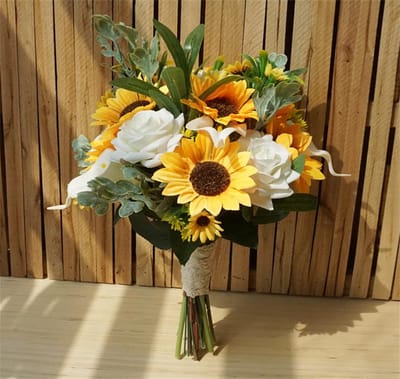 Bruidsboeket Kunstbloemen - Handgemaakt Boeket - Bruiloft Decoratie - Levendige Kleuren - 28x35cm - One Color