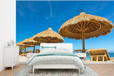Behang - Fotobehang Strandstoel - Strand - Parasol - Zee - Zomer - Breedte 400 cm x hoogte 300 cm